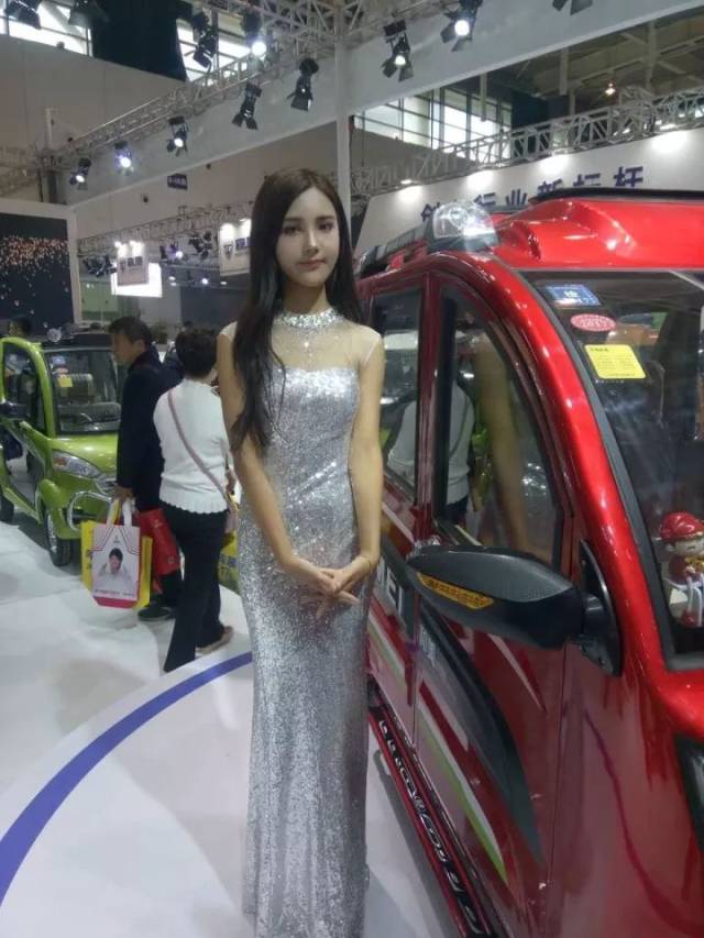 南京展的车模情趣,一个比一个有美女!orraine情趣内衣图片