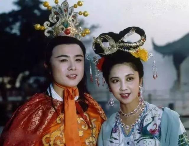 《女儿情》同本集中另一首插曲《相见难别亦难》同曲异词,同样悦耳
