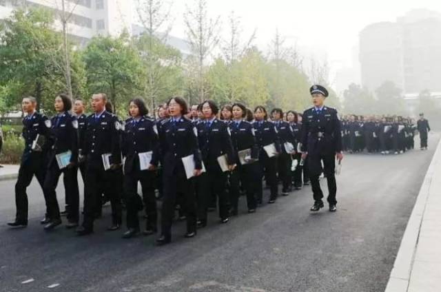 新生:身穿警服只会让我们的优秀更加醒目