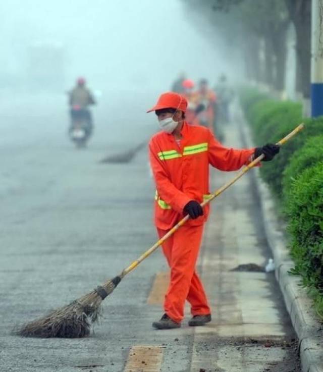 今天,我想对环卫工人说声:谢谢,您辛苦了