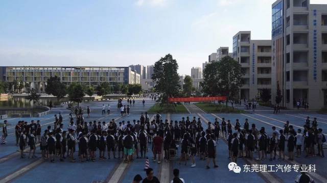 2017汽修专业拔河比赛落下了帷幕!