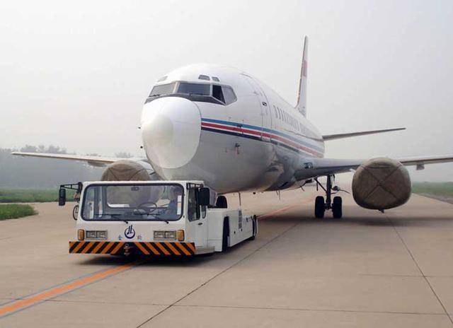 走进空军特种车:中国空军地勤使用的牵引车性能如何?