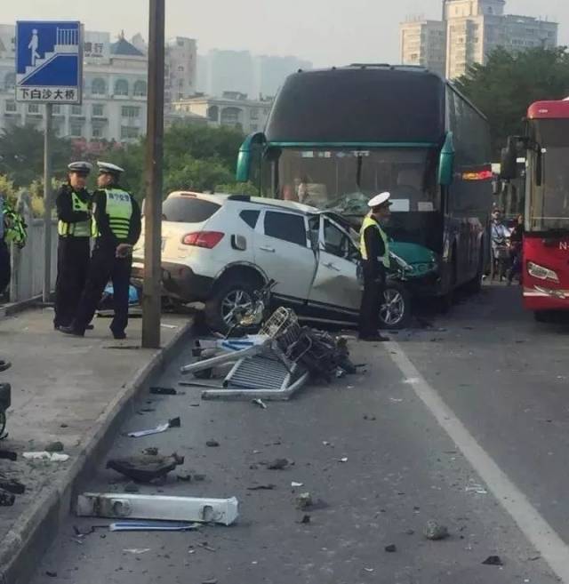 南宁白沙大桥清晨发生车祸,事故造成1死2伤!(附视频)