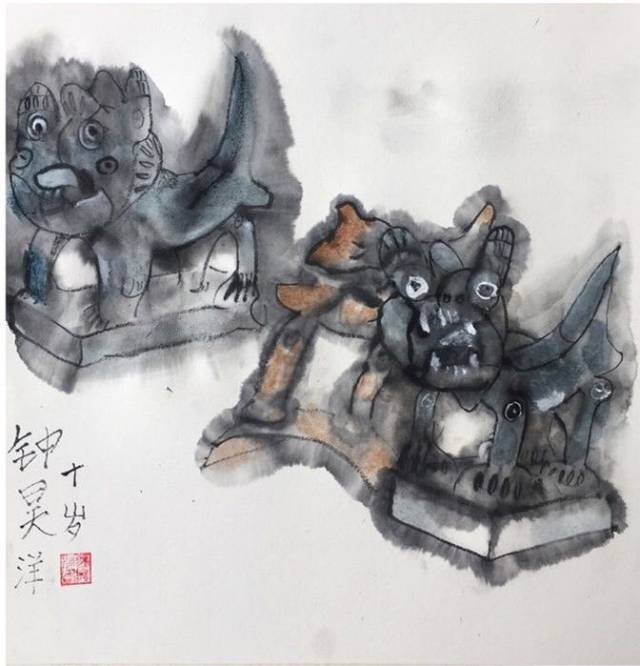 出山小院里的迎客松和呆萌的鹤庆瓦猫,也被孩子们入画.