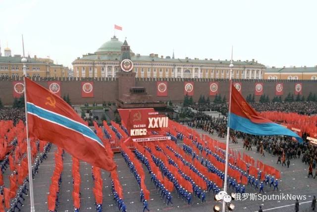 图集在苏联时代是怎么庆祝十月革命纪念日的