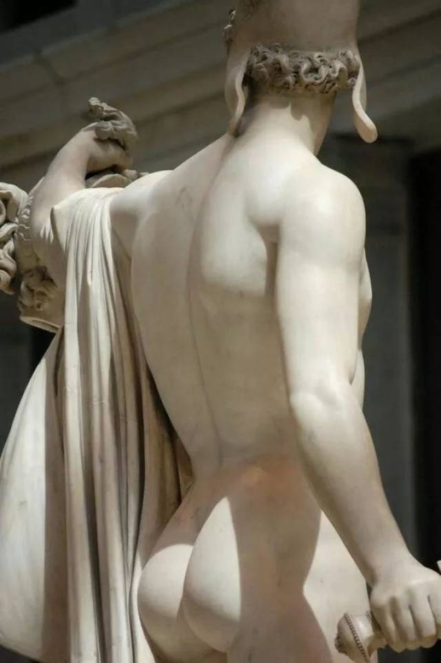 珀尔修斯和美杜莎的头颅,是意大利古典主义雕塑家安东尼奥卡诺瓦的