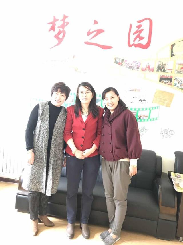 10月26日,青岛上海支路小学在支教岛的组织带领下,与嘉陵江路小学举行