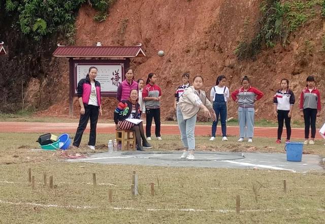 古宜镇第二中学举行2017年秋季学期田径运动会