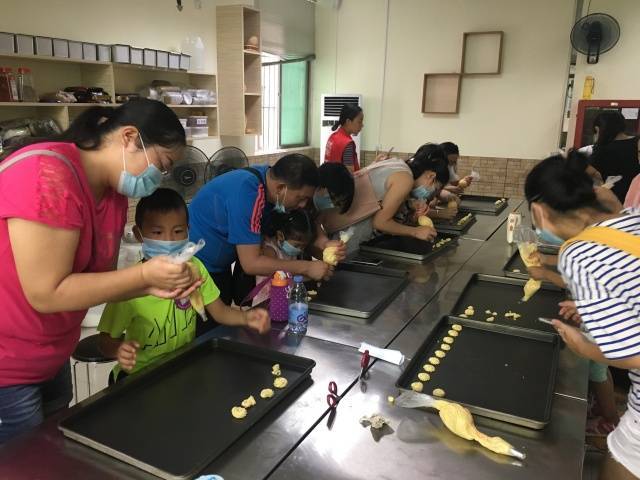 48元亲子diy曲奇饼干 烘焙师现场专业指导 法兰克diy曲奇饼抢购活动