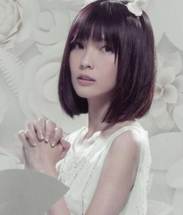 新加坡女歌手郭美美有多惨?只因撞名拜金女,无