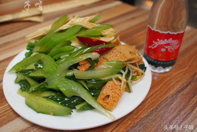 芹菜可以凉拌牛肉吗 6b4d78535ffc4da8aca3740eab316381.jpeg