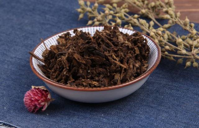 艾草泡酒治疗颈椎病、腰椎间盘突出有起奇效!