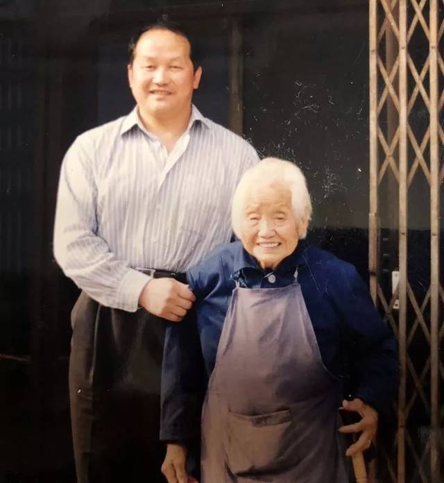 重阳节怀念我的舅婆:她像家里的一棵古树庇护