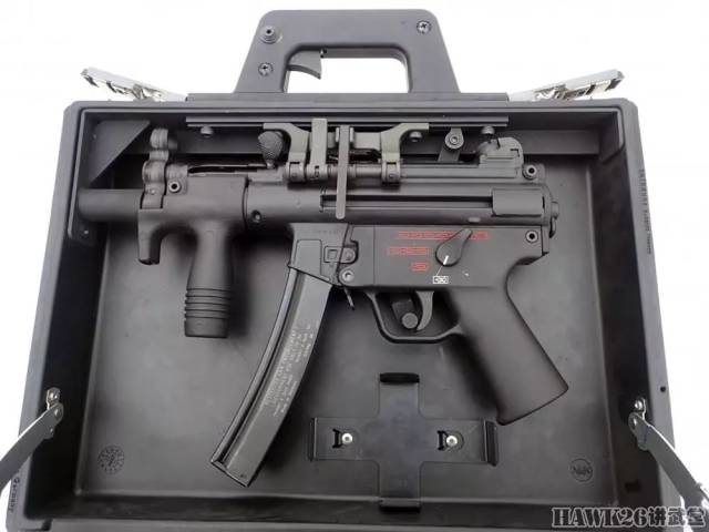 达人秀美国枪迷改装的德国mp5手提箱冲锋枪附视频