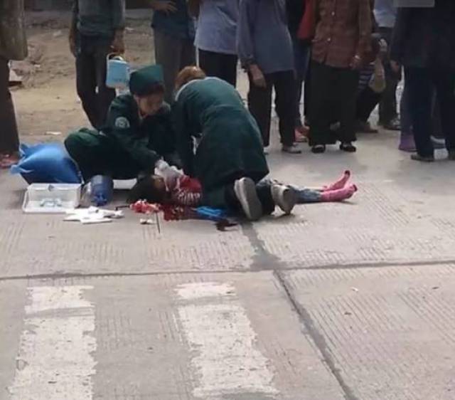永州发生一起交通事故,一小女孩当场死亡,警察暴打受害者亲属?