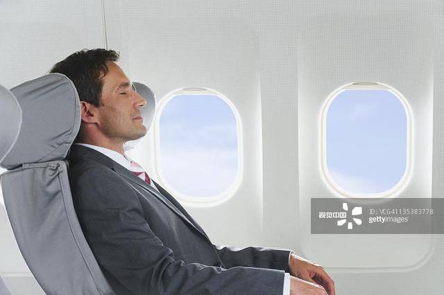 漂亮空姐都没办法的奇葩乘客,都在飞机上干什么?