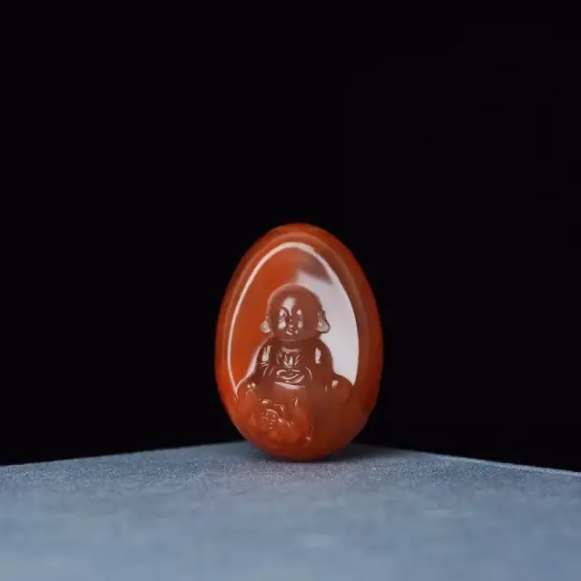 如此软萌认真的小沙弥,都不忍心打扰!