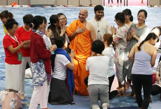 世界瑜伽交流大会闭幕 健康瑜伽成为三亚新名片