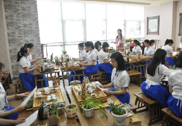 (图片来自合肥八中官网) 要知道八中除了教学质量出名,还因为八中食堂