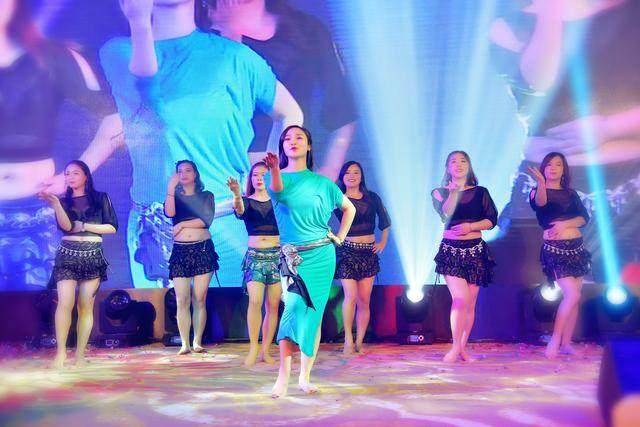 免费公益瑜伽启动暨梵诗蔓瑜伽服发布会在深圳成功举行