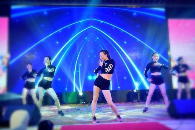 免费公益瑜伽启动暨梵诗蔓瑜伽服发布会在深圳成功举行