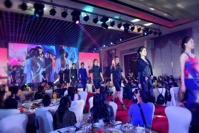 免费公益瑜伽启动暨梵诗蔓瑜伽服发布会在深圳成功举行