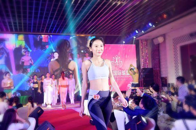 免费公益瑜伽启动暨梵诗蔓瑜伽服发布会在深圳成功举行