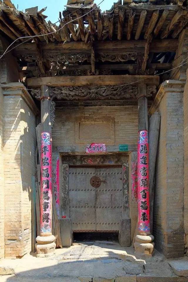 上阁村宅院门楼