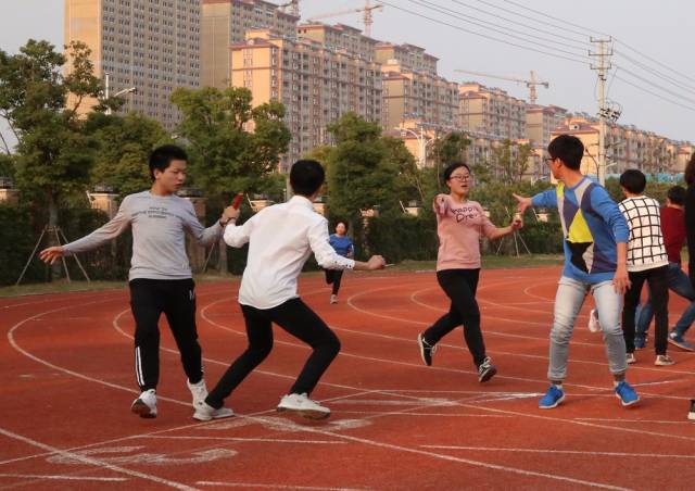 黄桥中学举行2017年秋季田径运动会颁奖仪式