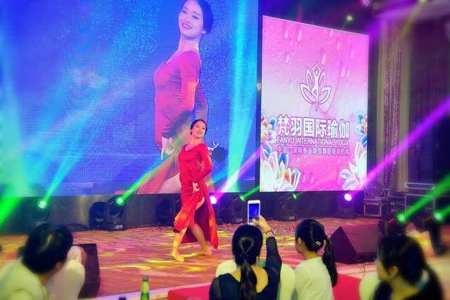 免费公益瑜伽启动暨梵诗蔓瑜伽服发布会在深圳成功举行