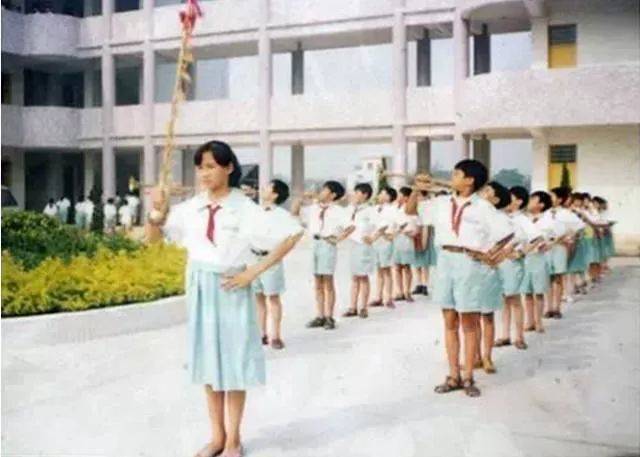 上世纪90年代东城小学校服