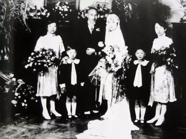 刘晓宁1922年,一年前刚与第二位夫人陈洁如举行过婚礼的蒋介石在孙