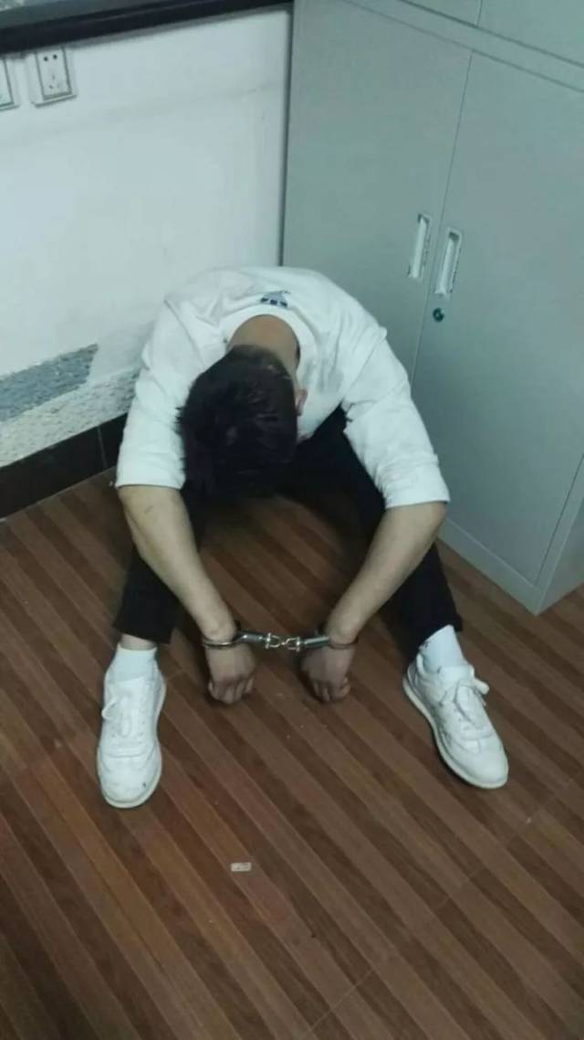 濮阳这家ktv内聚众持械斗殴,现场多人受伤并暴力攻击民警!
