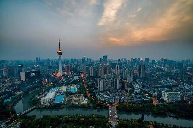 适合居住的城市排名_夜晚城市图片