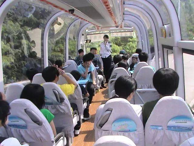 "千里幸福海岸线"是威海观光巴士的主题,威海观光巴士串联了威海的山
