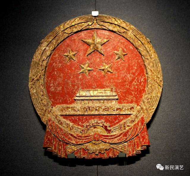 尾厅展示国歌国旗国徽的诞生,与上海的渊源,为展览画上了有力的句号.