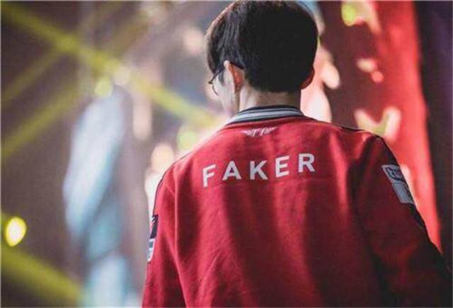 lck有大魔王faker,lpl的领军大旗谁能扛起?