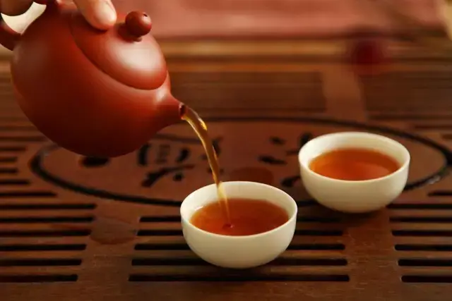 喝茶有礼丨"扣手礼",原来有这么多讲究