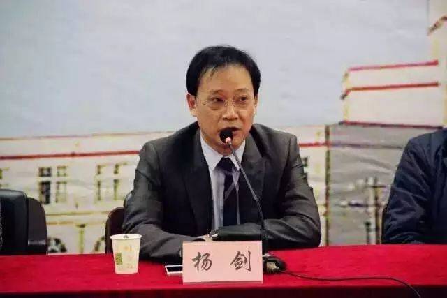 杨剑(恒威集团有限公司总裁)杨剑,男,硕士研究生学历,高级经营师,现任