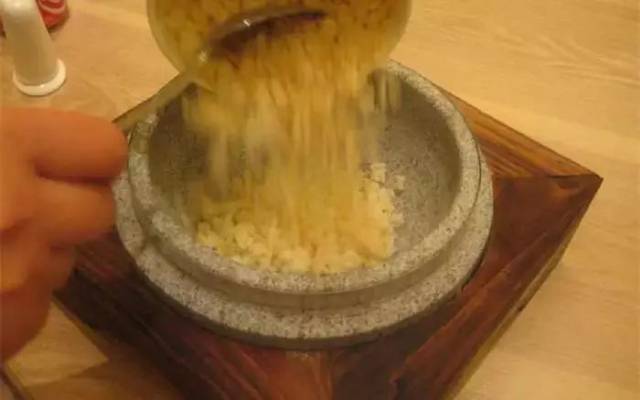 粤语典故 | 米是用来吃,不是用来倒的!