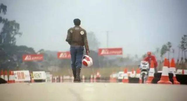 《阿郎的故事》这是一部感人流泪的电影,是香港最经典