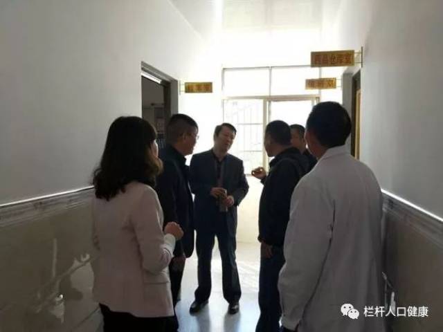 巢湖市卫计委李日寿一行到栏杆集镇督查指导健康扶贫工作