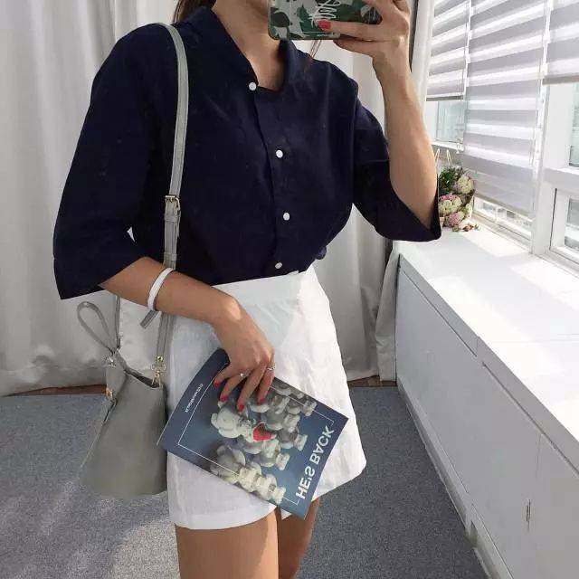 一般仙女对着镜子拍照,很多尴尬的照片都是因为干干地,没有任何拍照