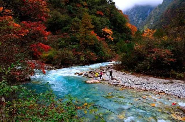 东拉山大峡谷是夹金山国家森林公园的核心区,作为川西的入口,成为