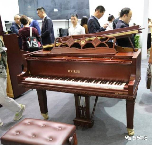 上海钢琴厂的品牌,同期的产品有"聂耳""