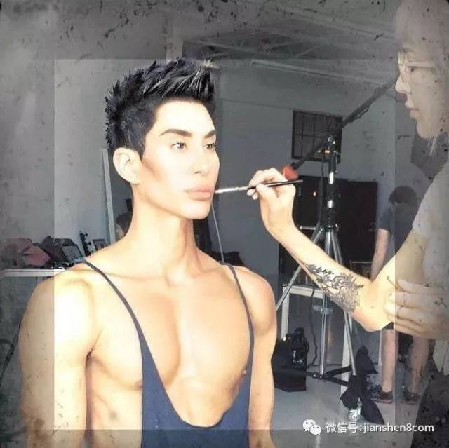 男子花百万整形成“肌肉男”，这是妖精还是人