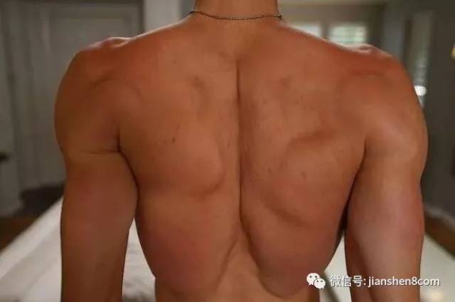 男子花百万整形成“肌肉男”，这是妖精还是人