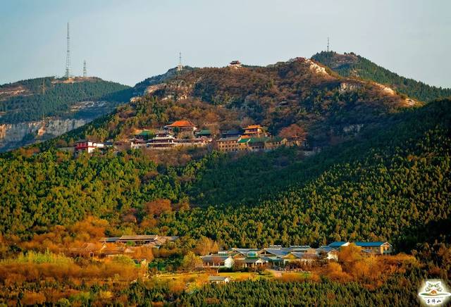 (来源济南千佛山风景区网站) 大明湖,位于山东省 济南市市中心偏 东北