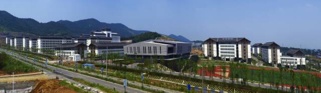 镇江高等专科学校(新校区)建设项目举行了竣工暨交接仪式