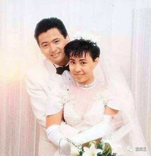 周润发结婚30年无子,直到妻子哭着说出真相,才